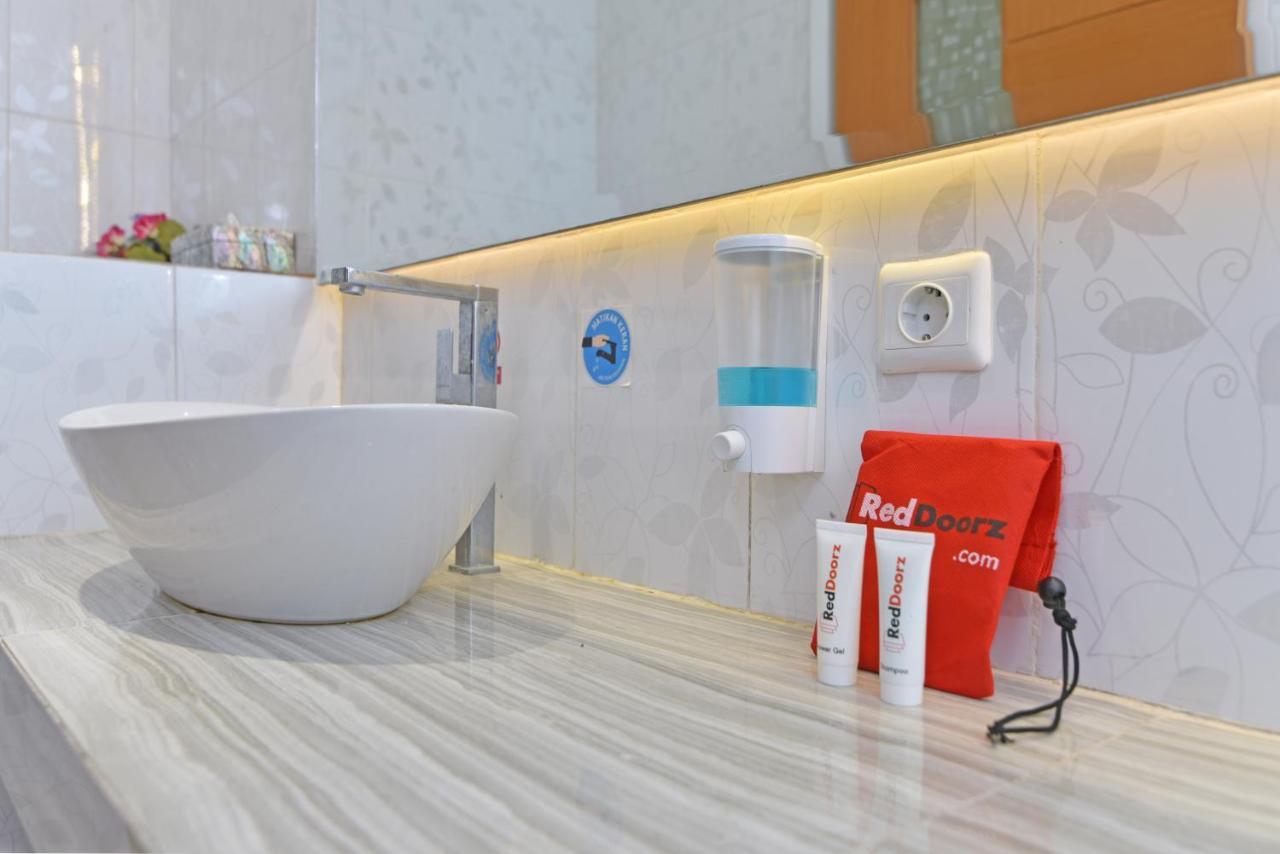 Reddoorz Plus @ Mahendradatta Denpasar Εξωτερικό φωτογραφία