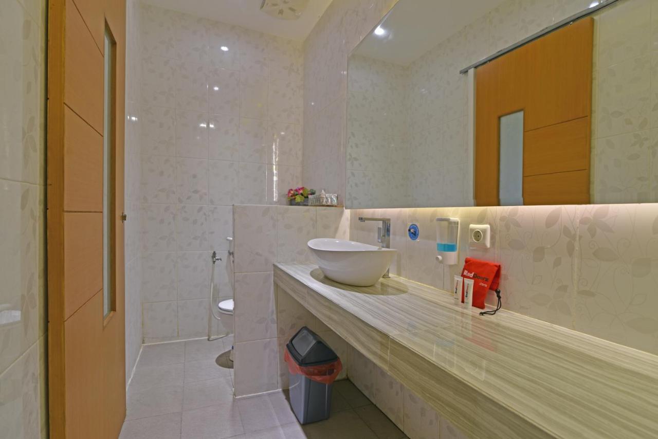 Reddoorz Plus @ Mahendradatta Denpasar Εξωτερικό φωτογραφία